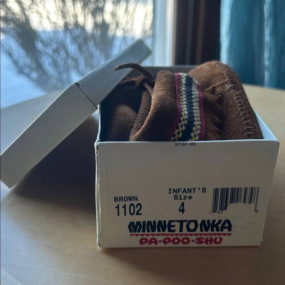 Minnetonka NWT PA•POO•SHU Moccasins INFANTS SIZE 4 with Colorful Trim